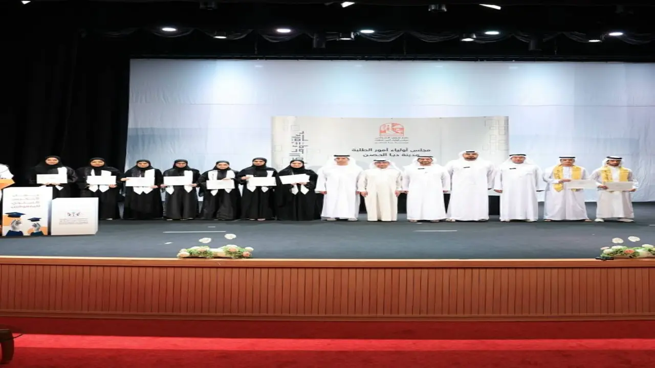 احتفالات أوصياء دبا الحصن بأوائل الثانوية تضيف لمسة جديدة للنجاح